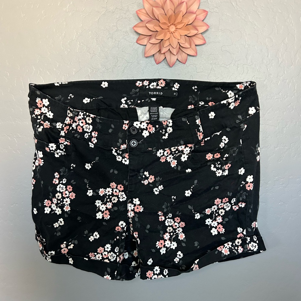 Torrid Black Floral Flower Garden Belted Womens Shorts sz 18